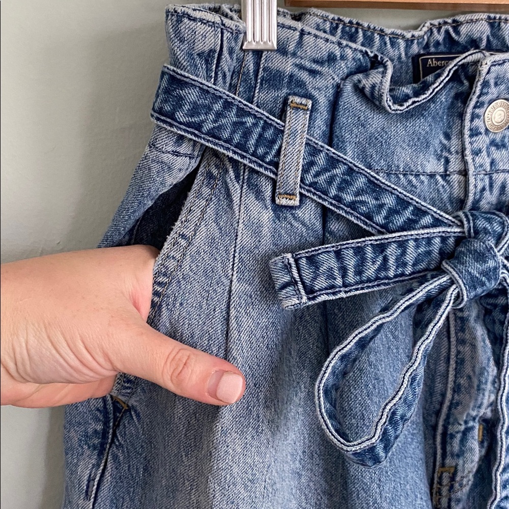 Abercrombie & Fitch Women’s Light Blue Mom Jeans with belt size 8 size 29 - Picture 6 of 7